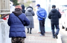 [ER포토] 로또당첨보다 어려운 마스크 구하기 직장도 못가고 마스크 사러 왔어요