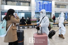 [ER 포토] 인천공항, 옥외에 개방형 선별진료소 운영