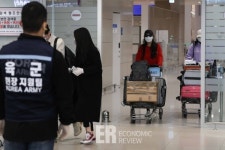 [ER 포토] 인천공항, 옥외에 개방형 선별진료소 운영