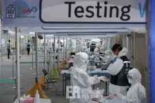 [ER 포토] 인천공항, 옥외에 개방형 선별진료소 운영