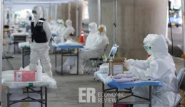 [ER 포토] 인천공항, 옥외에 개방형 선별진료소 운영