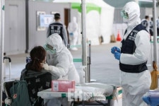 [ER 포토] 인천공항, 옥외에 개방형 선별진료소 운영