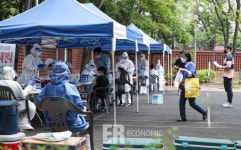 [Story포토] 인천시청, 부개3동주민센터 방문한 시민 코로나19 검사 요청