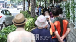 [Story포토] 인천시청, 부개3동주민센터 방문한 시민 코로나19 검사 요청