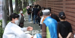 [Story포토] 인천시청, 부개3동주민센터 방문한 시민 코로나19 검사 요청
