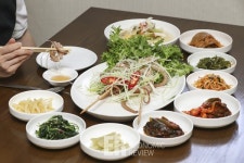 [생명을 살리는 착한 맛집] 싱싱한 재료, 건강한 남도 음식 ‘신안촌’