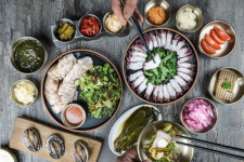 [생명을 살리는 착한 맛집] 매콤한 갑오징어·제주흑돼지 볶음 전문 ‘부부요리단’