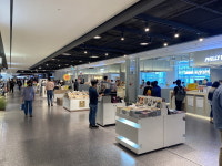 MZ세대 아재 잡아야 산다…콘텐츠 늘리는 유통업계