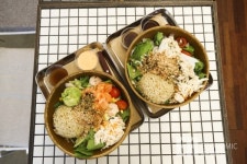 [생명을 살리는 착한 맛집] 수제 소스로 건강·맛 잡는 ‘포케’ 신사동 보울룸
