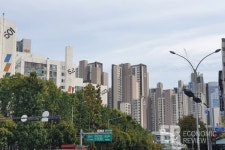 규제 비웃듯 강남 집값 신고가 행진...반전세 급증