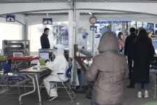 [ER 포토] 코로나 확진자, 다시 세 자릿수... 핼러윈 영향은?