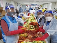 자생의료재단, 독거 노인에 김장김치 1.3톤 전달