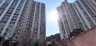 부산 묶으니 창원으로 풍선효과...대장주 10억 찍었다