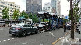 [車 전시장 흥망성쇠] ① 신사동 거리 남거나 고치거나 빼거나