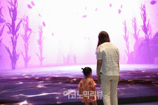 [Story포토] MZ세대 동탄맘이 좋아하는 요소들만 한가득! 동탄 롯데百 가보니...