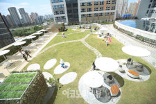 [Story포토] MZ세대 동탄맘이 좋아하는 요소들만 한가득! 동탄 롯데百 가보니...