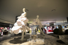 [Story포토] MZ세대 동탄맘이 좋아하는 요소들만 한가득! 동탄 롯데百 가보니...