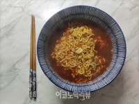 [먹어봤습니다!] 20시간 고아 만든 육수...비싼 값하는 더 미식 장인라면