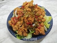 [먹어봤습니다!] 버거집에서 중화요리를?...맘스터치, 유린기 순살치킨