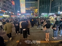 [르포] 되찾은 저녁, 손님 1.3배 왁자지껄 식당·택시 인파·붐비는 길거리