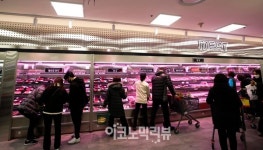 [Story포토] 마트에 아쿠아리움 수족관이? 확 변한 롯데마트