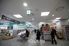 [Story포토] 마트에 아쿠아리움 수족관이? 확 변한 롯데마트