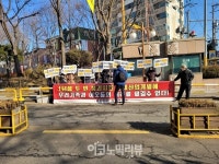 [현장에서] HDC현산 퇴출 요구…현수막 이어 시위까지