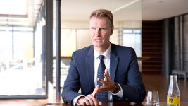 바다에서 육지로 패러다임 변화 나선 글로벌 톱3 해운사