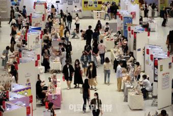 [ER포토]관람객 북적북적, 서울 일러스트 코리아