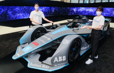 현대백화점, 더현대 서울에서 EV 레이싱카 만나보세요