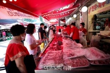 [ER포토]경동시장에서 저렴하게 고기 구입하세요~