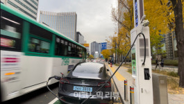 서울 가로등형 전기차 충전기 확대...안전 문제 없나