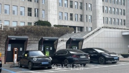 전기차 충전소 장기 주차 문제 반복...산업부 개선 방안 마련
