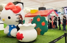 신세계百, 헬로키티 생일파티 연다…굿즈 포토존도 마련