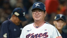 [2023 아시아 프로야구 챔피언십] 한일전 결승전, 2사만루 위기 극복 후 3회 적시타 선취 2득점