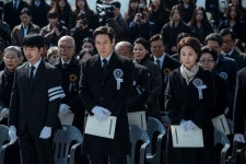 [포토] 대통령 시해 국무총리 설경구 X 김희애 넷플릭스 돌풍 스틸컷 공개
