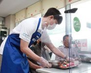 iM뱅크, 대한적십자와 달성군 노인복지관에 무료급식 제공
