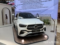 하남 스타필드에 GLE 떴다…GLE 450∙ 450d 4MATIC 쿠페 1층 등판