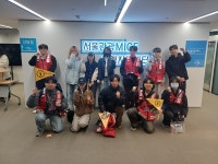 티씨종로3가 | "종로3가에서 BTS 광화문으로 가는 길 안내"…A6조 자원봉사자 기념촬영 [포토]