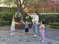 서초구 방배4동 놀이터, 이웃이 머물다…이웃, 보이는 것보다 가까이 [ER·서울시자원봉사센터 공동 캠페인]