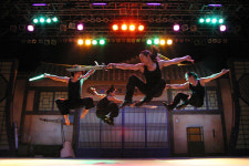 세계 놀라게 한 뮤지컬 점프 경주 온다