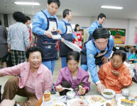 포스코 외주파트너사협회 경로당 어르신들 찾아 웃음 선물