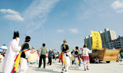 신명 한 보따리 정담 한 소쿠리, 거저 드립니더~