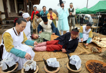 존애원 의료시술 재현…조상들 박애정신 되새겨