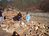 땔감으로 전하는 훈훈한 이웃 사랑