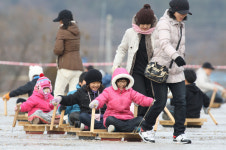 상옥슬로우시티 썰매장서 씽씽