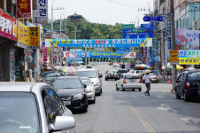 당선 되자마자 불법…행정당국은 눈치만