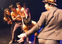 무용·연극 조화 퓨전장르… 관객들 오감 자극