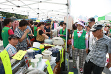 의성군, 자원순환의 날 자원사랑 나눔장터 행사