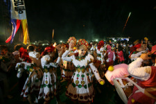 탈 쓰고 덩실덩실 멋과 흥 들썩들썩